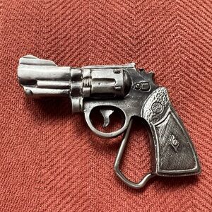 Snub-nosed Revolver Shaped Belt Buckle